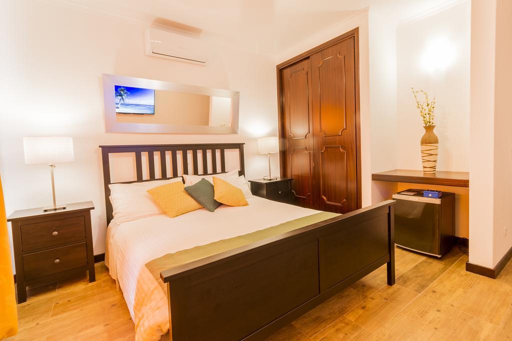 Holiday Lagos Room photo