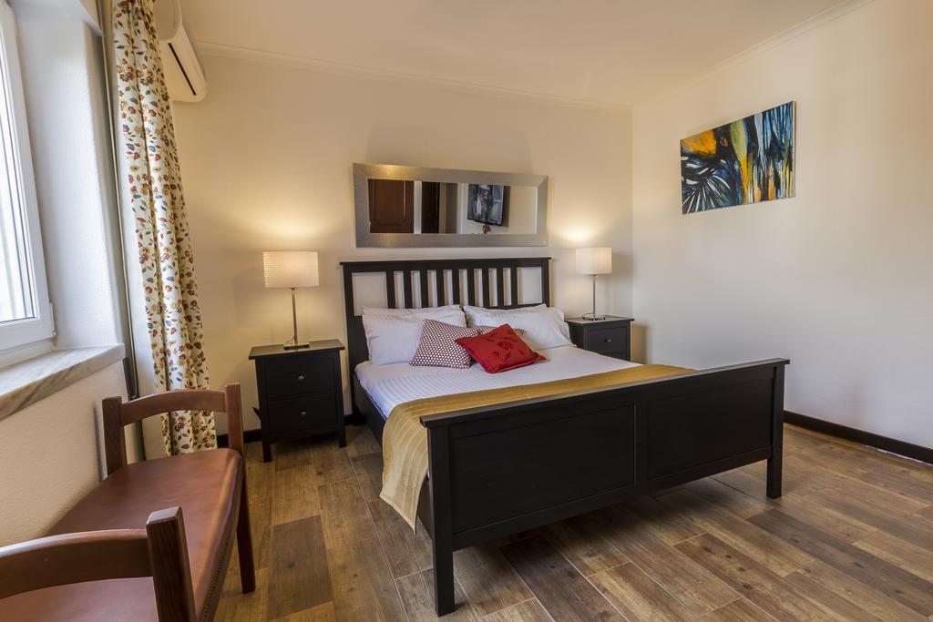 Holiday Lagos Room photo