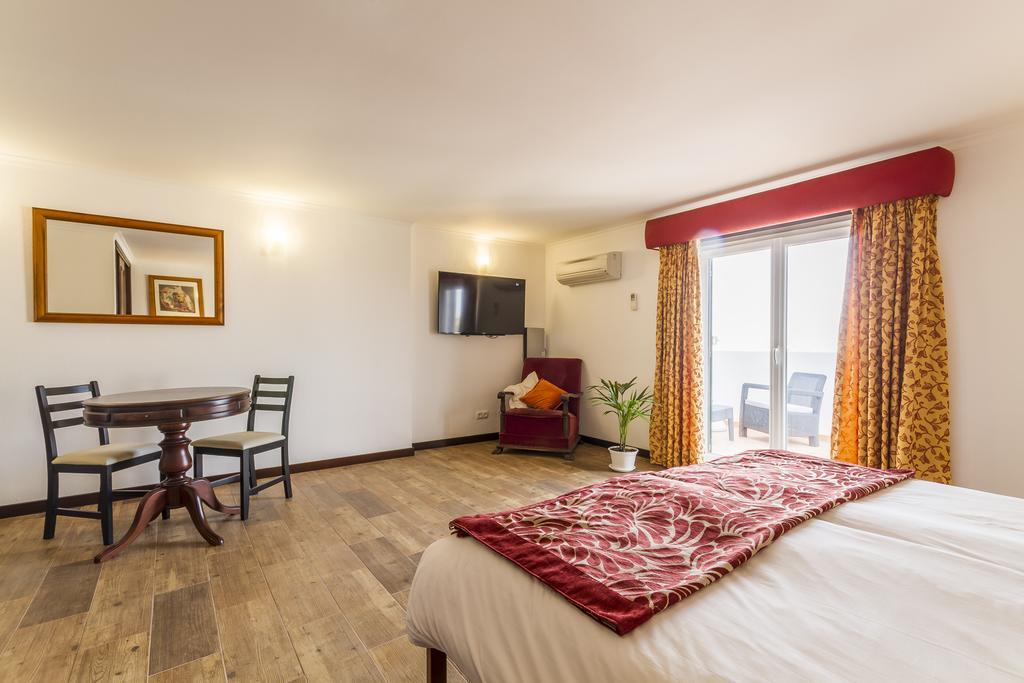 Holiday Lagos Room photo