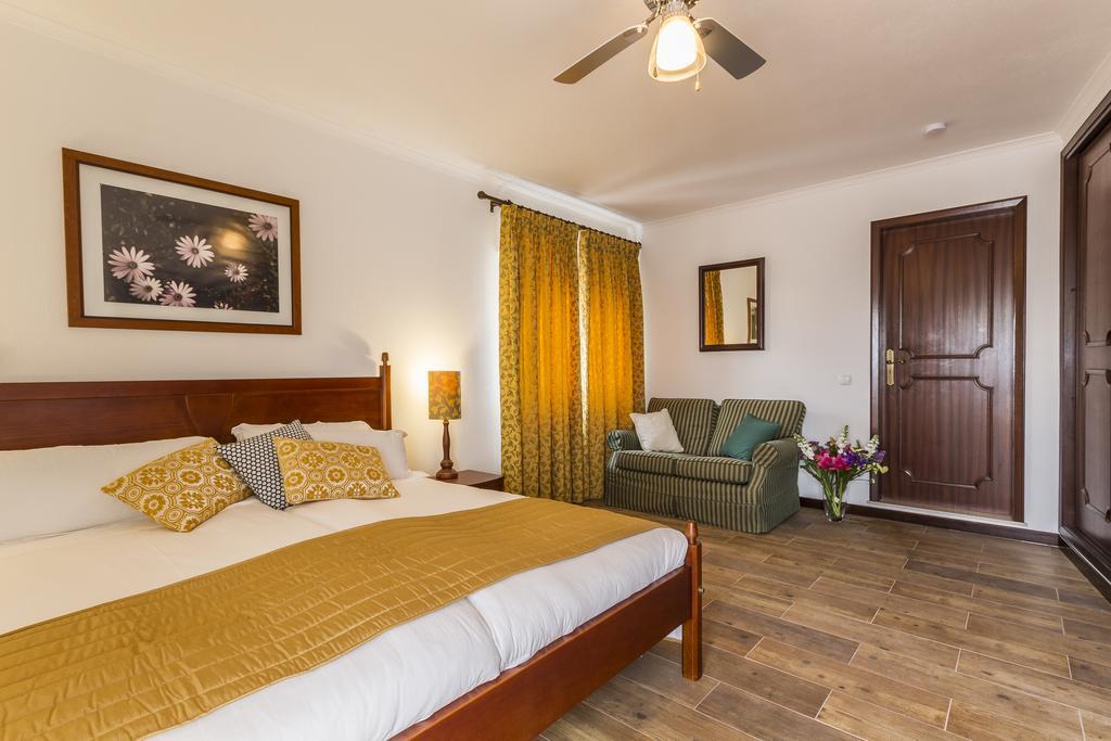 Holiday Lagos Room photo
